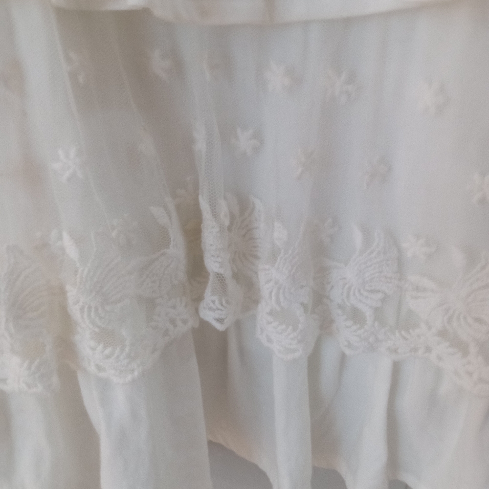 Lace and Ruffles Large White Tank Top EUC - Picture 3 of 7